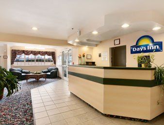 Days Inn & Suites By Wyndham Pryor Pryor Creek Extérieur photo